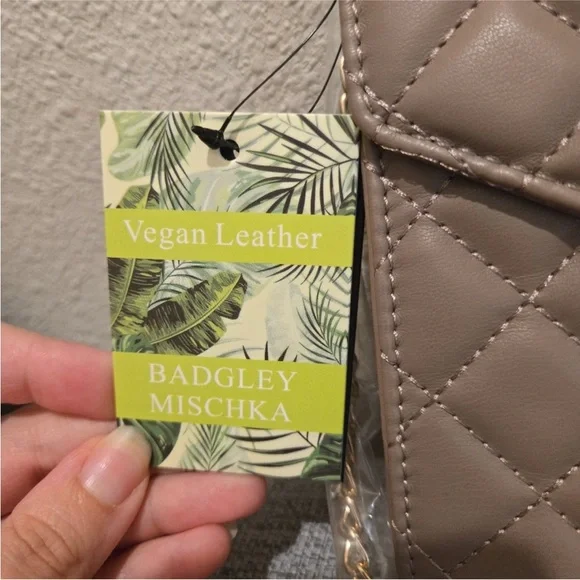 Badgley Mischka Quilted Taupe Clutch with Gold Chain NWT $129.00 - Picture 4 of 7